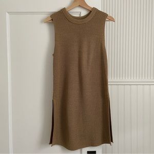 Sleeveless tunic-style sweater vest with side slits